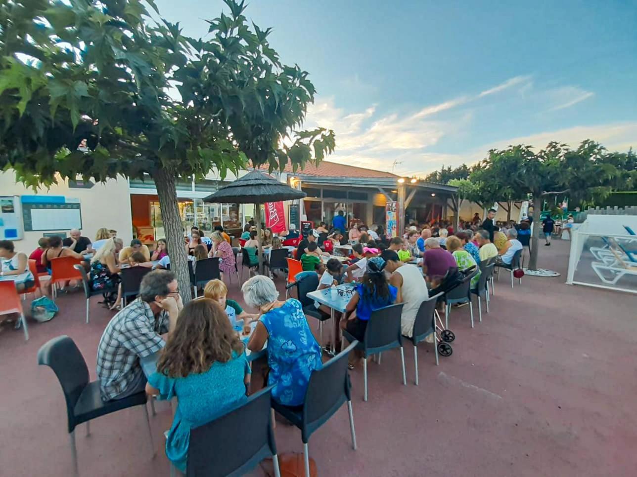 Camping Les Brillas Les Moutiers Exterior foto