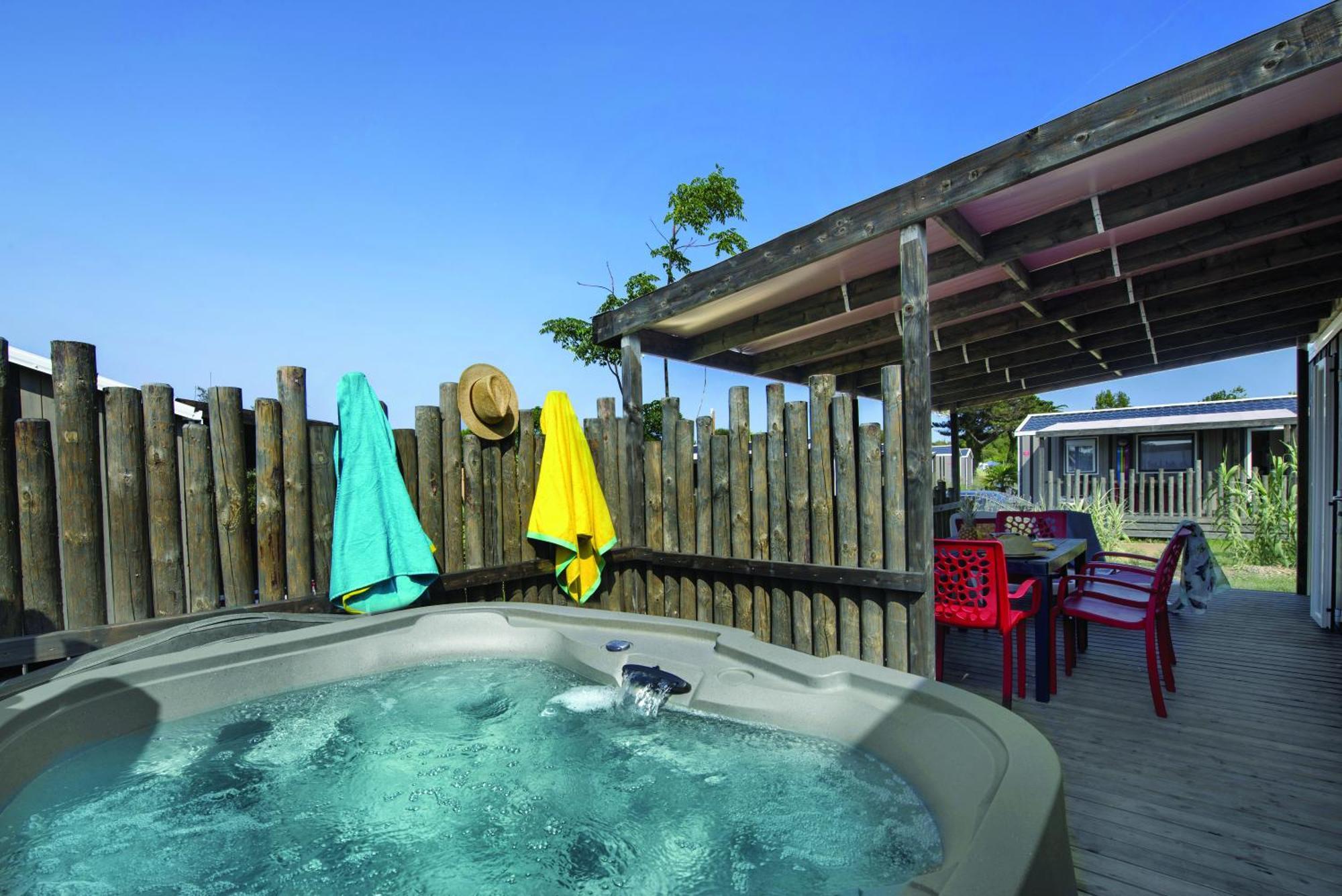 Camping Les Brillas Les Moutiers Exterior foto