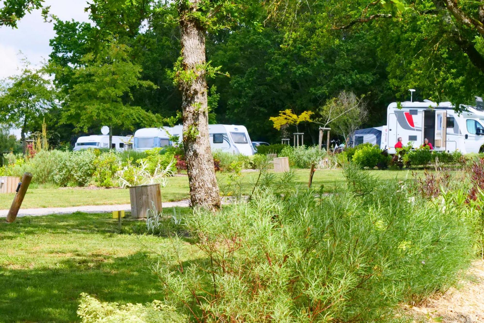 Camping Les Brillas Les Moutiers Exterior foto